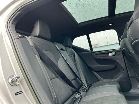 Used 2023 Volvo XC40 Recharge Plus image 47