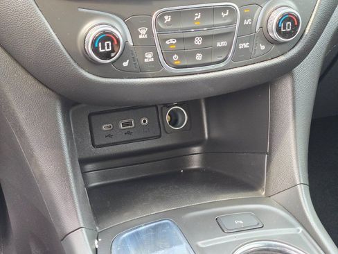 Used 2023 Chevrolet Equinox LT FWD image 26