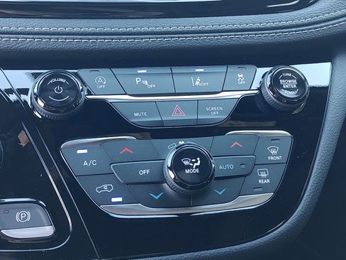 New 2026 Chrysler Pacifica Select image 18