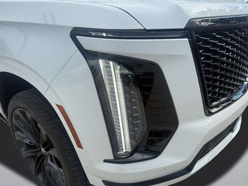 Used 2025 Cadillac Escalade ESV Sport Platinum w/ LPO, ONYX Package AWD/4WD image 9