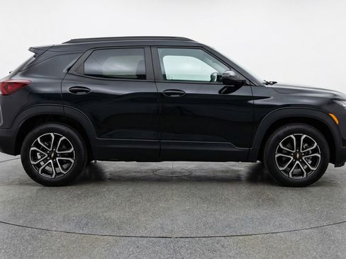 Used 2025 Chevrolet TrailBlazer LT image 11