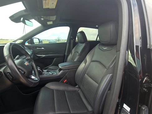 Used 2024 Cadillac XT4 Sport image 10