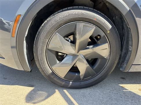 Used 2024 Toyota Prius LE image 11