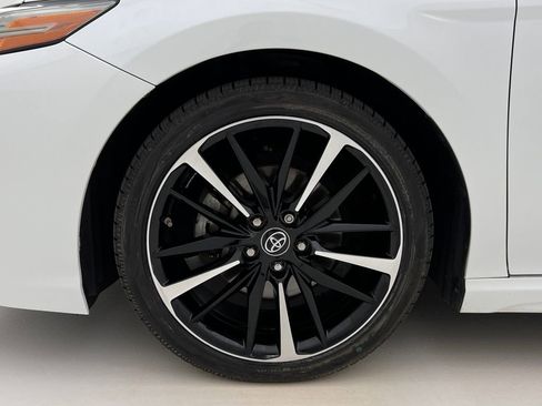 Used 2018 Toyota Camry XSE image 31