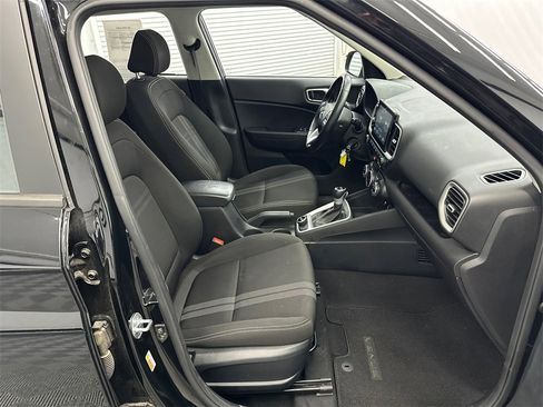 Used 2023 Hyundai Venue SEL image 13