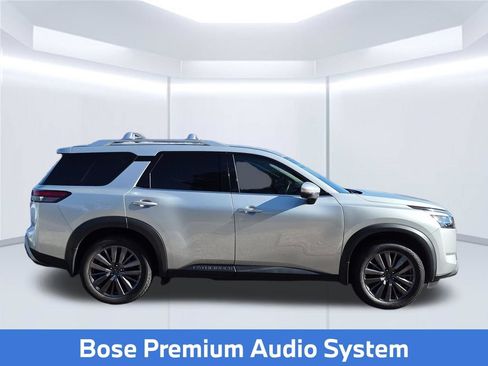 Used 2022 Nissan Pathfinder SL w/ SL Premium Package FWD image 6