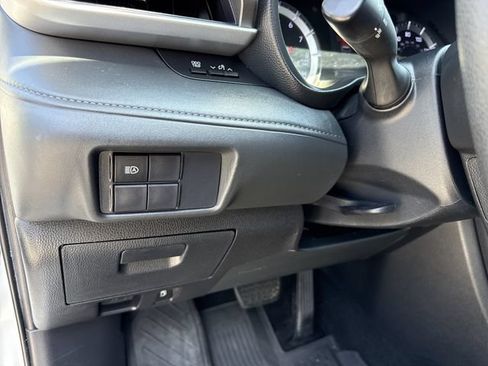 Used 2020 Toyota Highlander L FWD image 36