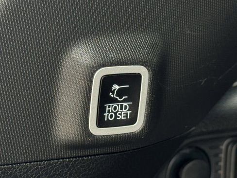 Used 2023 Jeep Grand Cherokee Overland w/ Luxury Tech Group IV AWD/4WD image 36