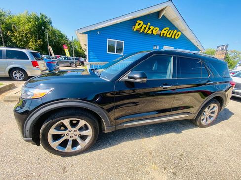 Used 2020 Ford Explorer Platinum w/ Premium Technology Package AWD/4WD image 2