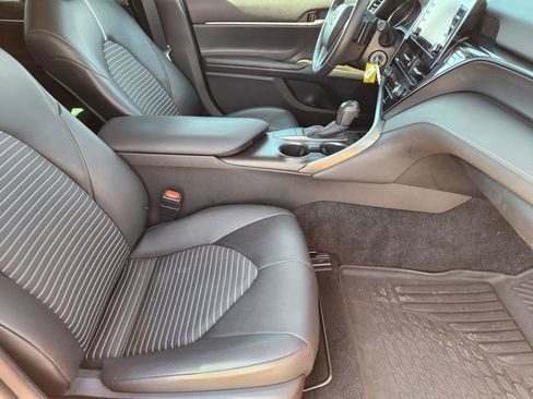 Used 2022 Toyota Camry SE image 13