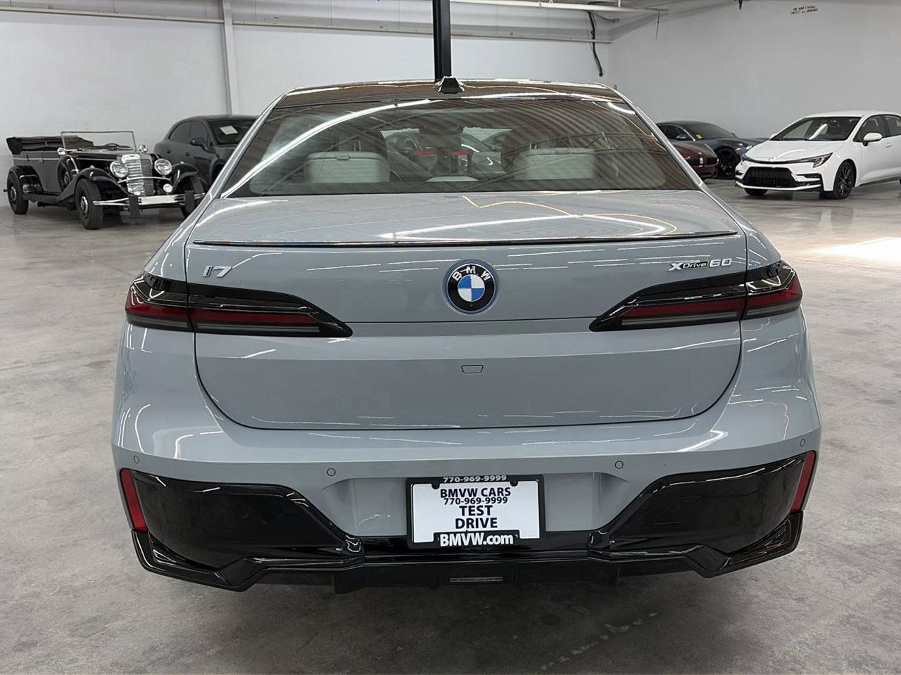 Used 2024 BMW i7 xDrive60 AWD/4WD image 9
