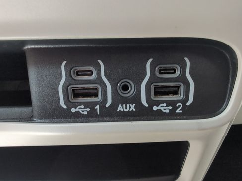 Used 2024 Chrysler Pacifica Touring-L FWD image 38