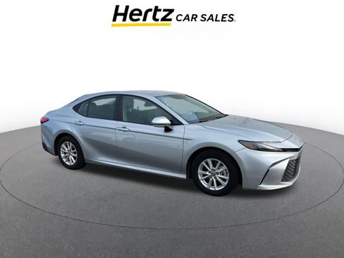 Used 2025 Toyota Camry LE image 1
