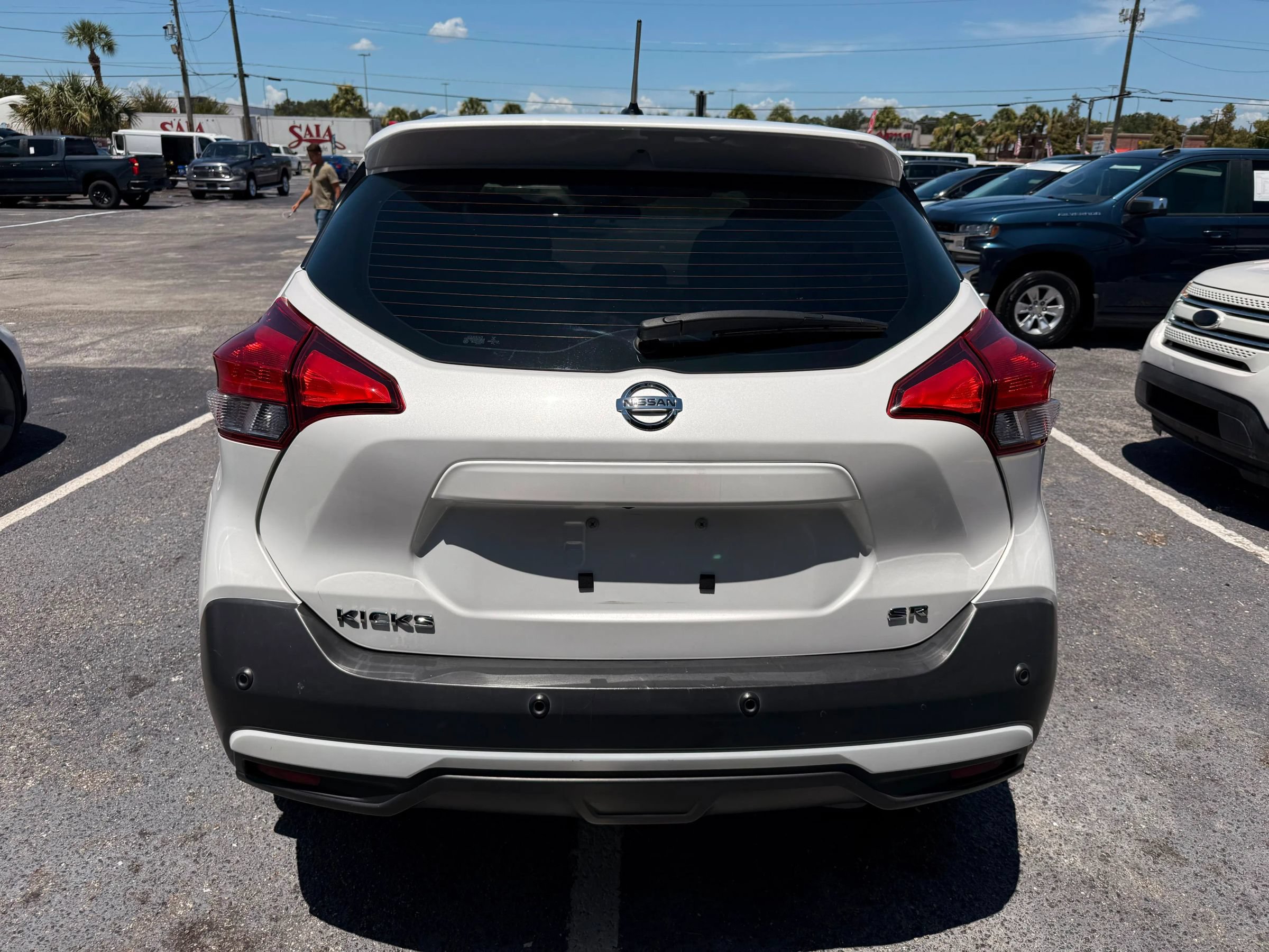Used 2020 Nissan Kicks SR w/ SR Premium Package FWD image 5