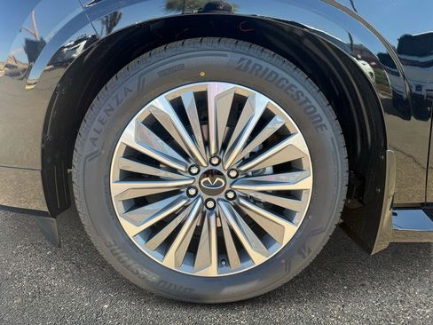 New 2026 INFINITI QX80 Luxe image 8