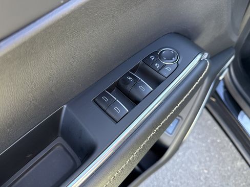 Used 2025 GMC Acadia Denali image 17