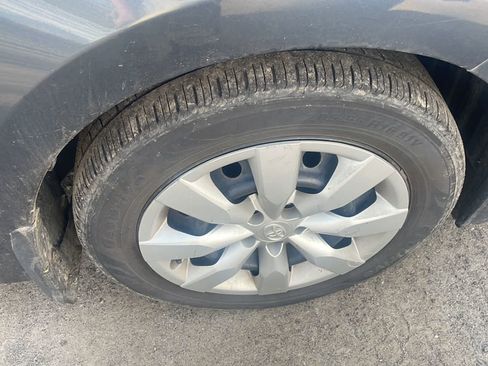 Used 2016 Toyota Corolla LE image 23