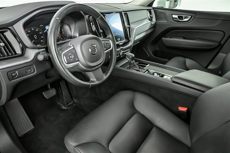 Used 2019 Volvo XC60 T6 Momentum w/ Multimedia Package AWD/4WD image 16