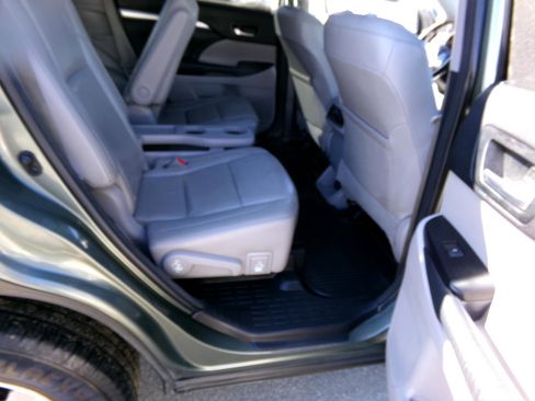 Used 2015 Toyota Highlander XLE image 22