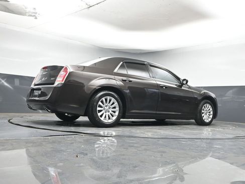 Used 2013 Chrysler 300 image 28