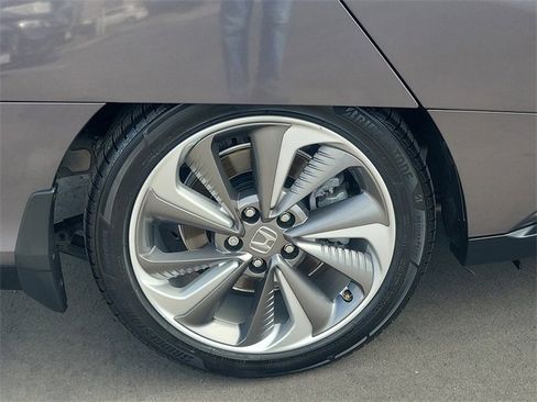 Certified 2019 Honda Clarity Plug-In Hybrid image 6