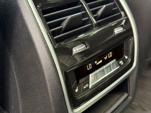Used 2023 BMW X7 xDrive40i w/ Premium Package AWD/4WD image 19