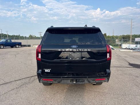 Used 2025 Ford Expedition Active AWD/4WD image 6