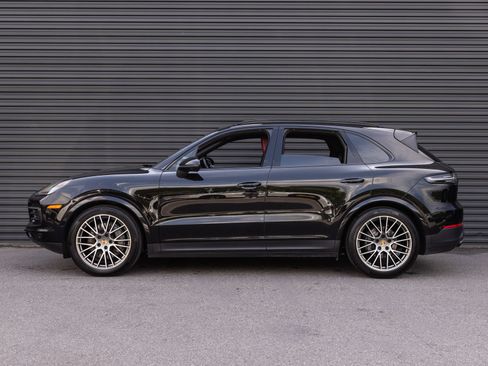 Certified 2023 Porsche Cayenne S Platinum AWD/4WD image 2