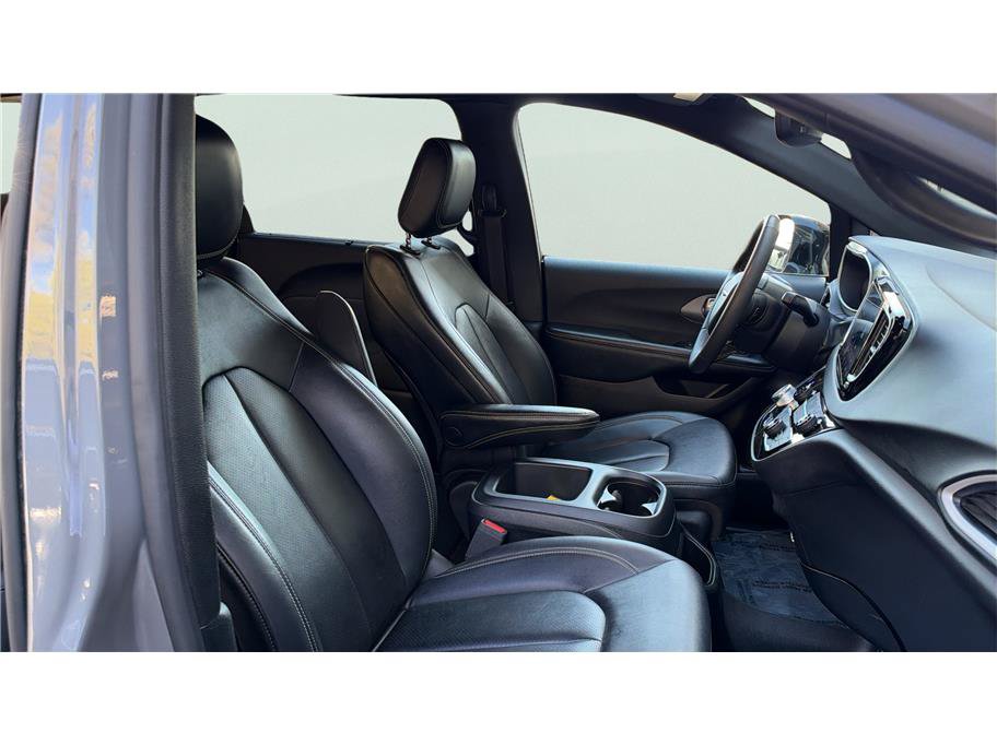 Used 2025 Chrysler Pacifica Select FWD image 30
