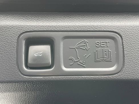 Used 2023 Ford Expedition Limited image 8