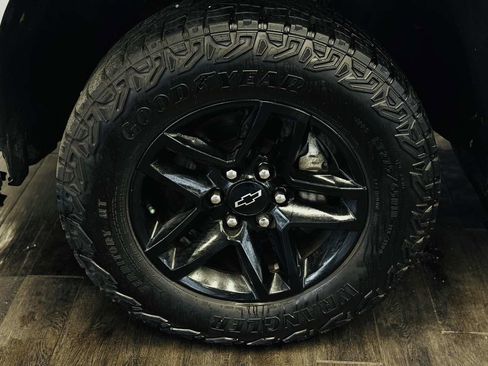 Used 2023 Chevrolet Silverado 1500 Custom Trail Boss AWD/4WD image 32