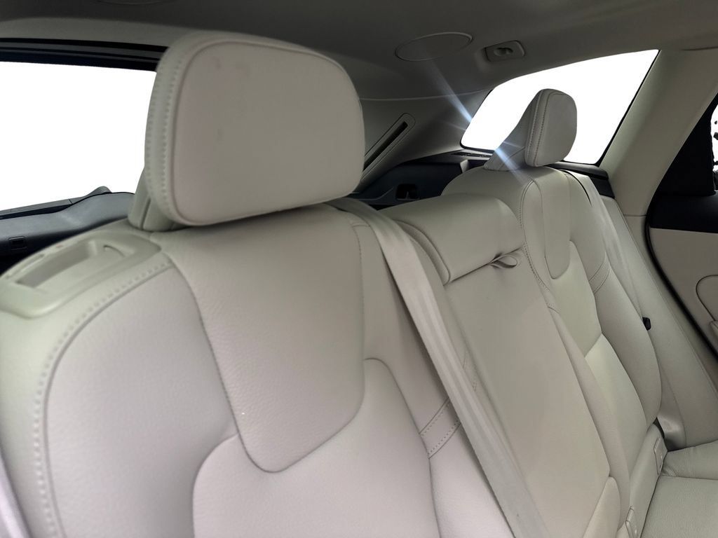 Used 2024 Volvo XC60 B5 Plus w/ Protection Package Premier AWD/4WD image 42