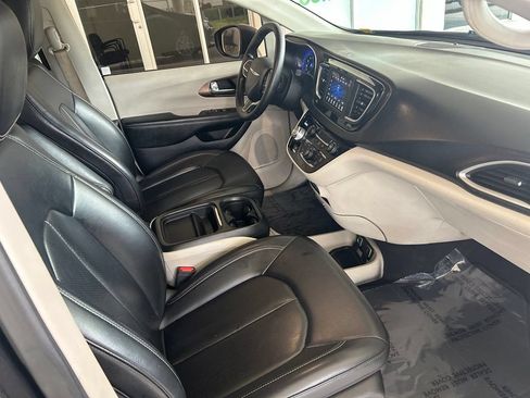 Used 2021 Chrysler Voyager Lxi FWD image 23