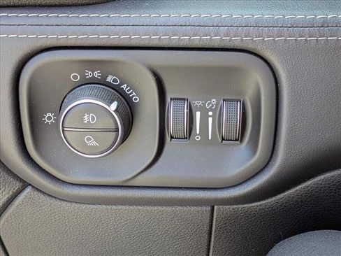 Used 2019 RAM 3500 Limited image 15