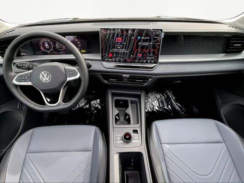 New 2026 Volkswagen Tiguan SE image 7