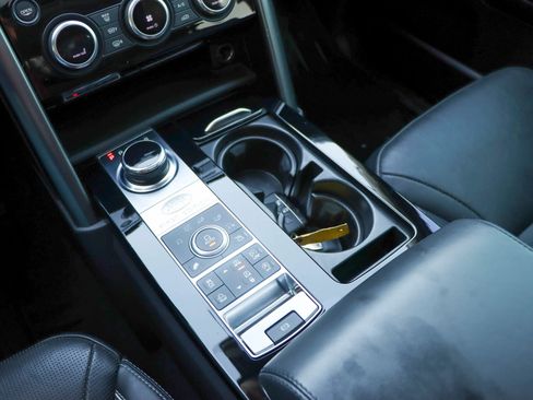 Used 2017 Land Rover Discovery First Edition image 47