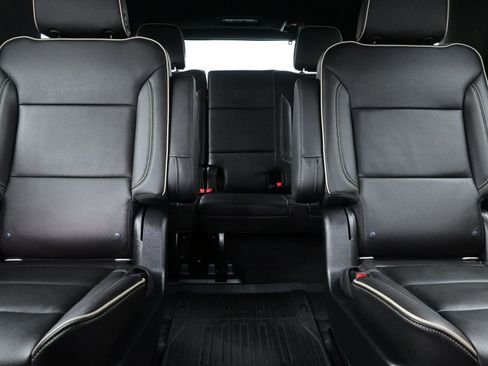 Used 2021 GMC Yukon SLT w/ SLT Premium Package image 16