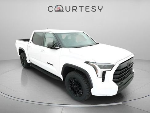 Used 2025 Toyota Tundra SR5 w/ SR5 Premium Package RWD image 33