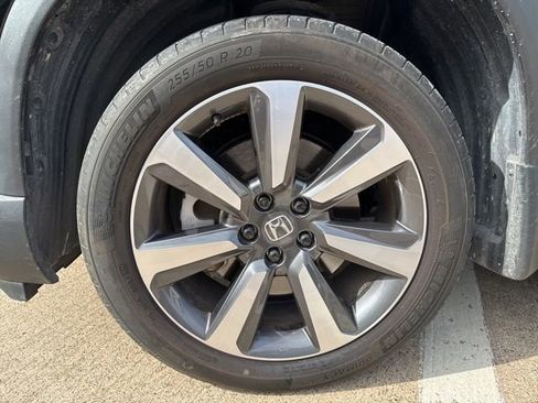 Used 2025 Honda Pilot Touring image 7