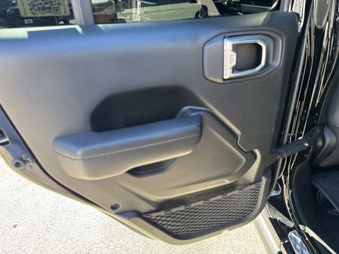 Used 2024 Jeep Gladiator Rubicon w/ Convenience Group image 12