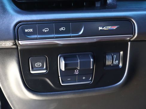 Used 2023 Cadillac Escalade V w/ LPO, ONYX Package image 32