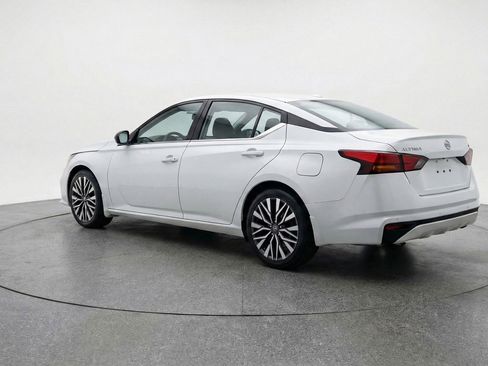 Used 2025 Nissan Altima 2.5 SV image 6
