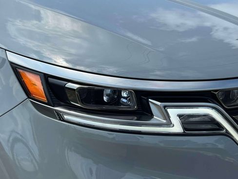 Certified 2024 Kia Carnival SX Prestige FWD image 9