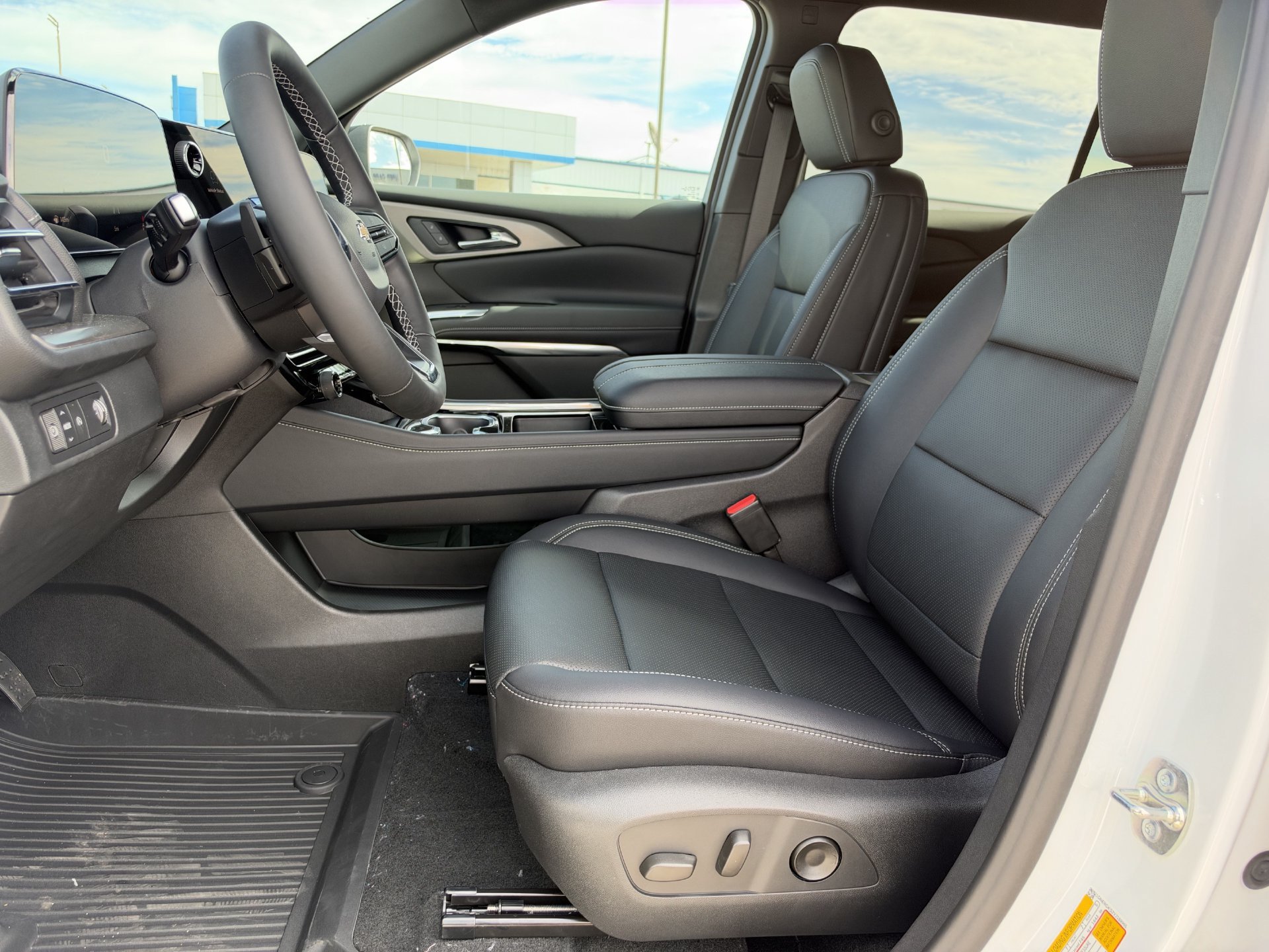 New 2027 Chevrolet Traverse LT w/ Driver Confidence Package FWD image 14
