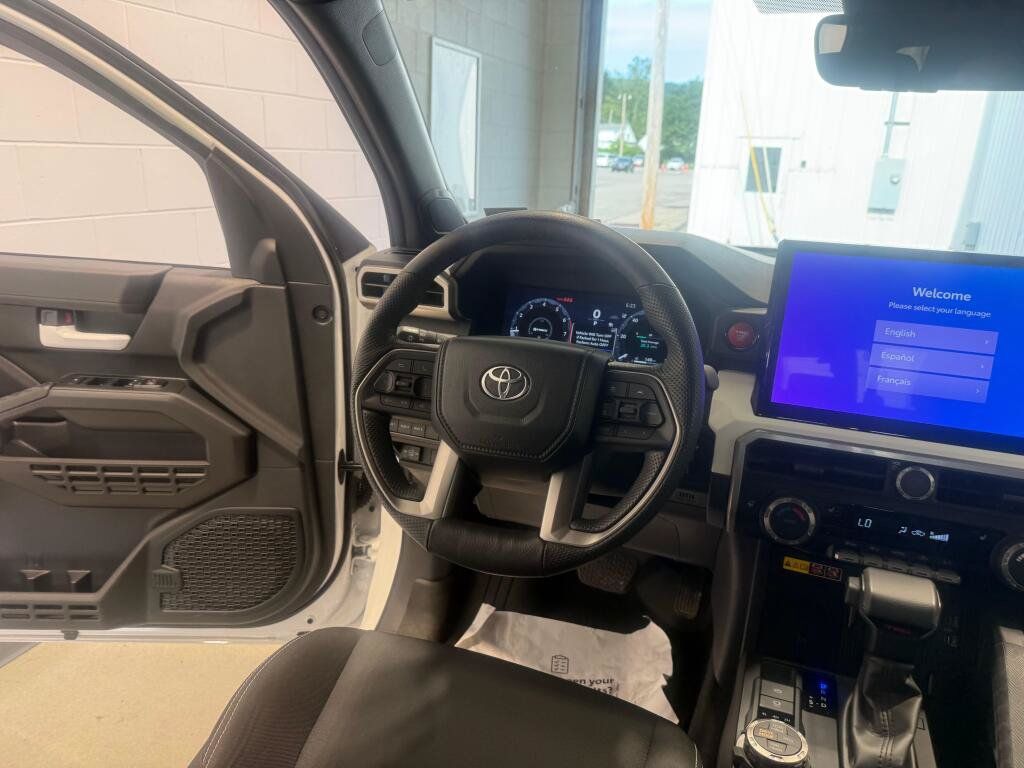 Used 2024 Toyota Tacoma TRD Off-Road w/ TRD Off Road Upgrade Package AWD/4WD image 20