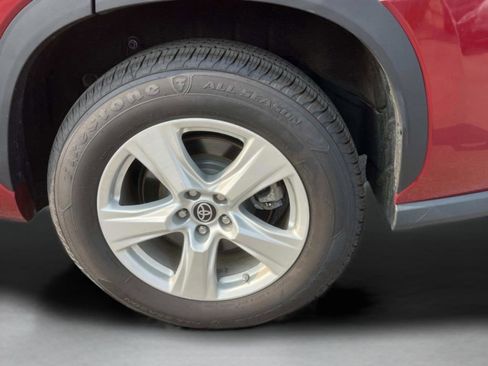 Used 2023 Toyota Highlander L image 37