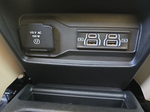 Used 2023 Jeep Grand Cherokee L Limited w/ MOPAR Finishing Package image 31