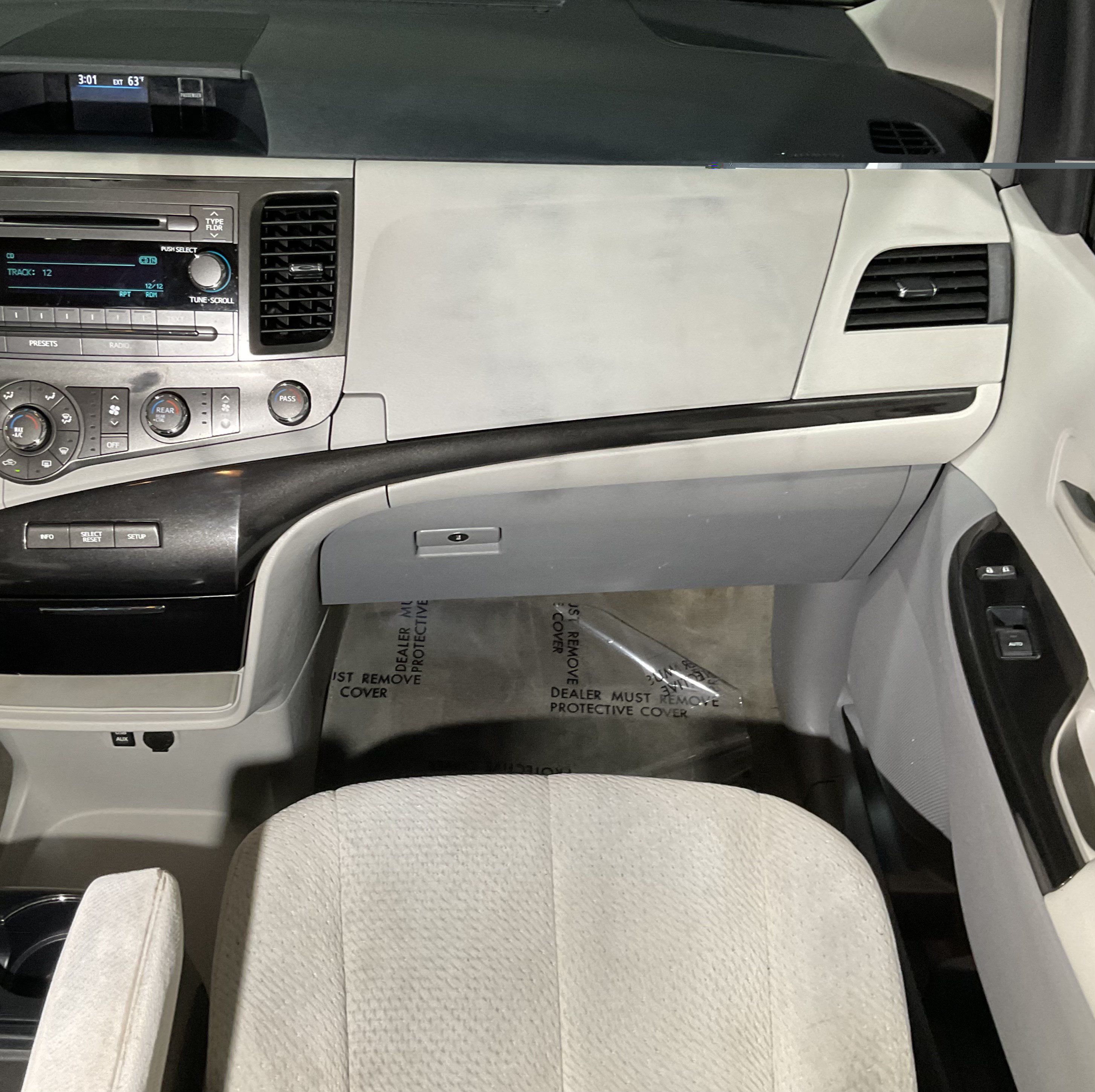 Used 2012 Toyota Sienna LE w/ Towing Pkg FWD image 25