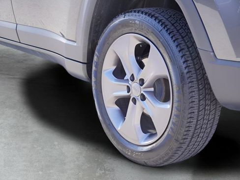 Used 2022 Jeep Compass Latitude image 10