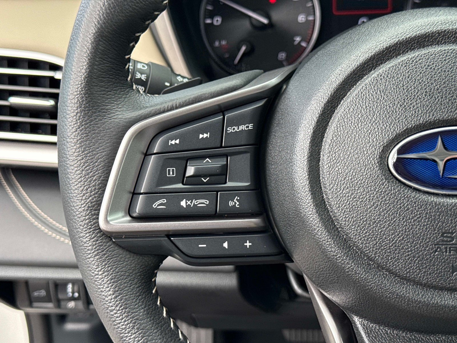 Used 2025 Subaru Outback Limited AWD/4WD image 31